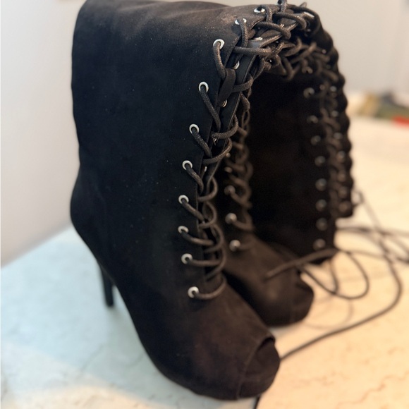 🖤 Torrid Thigh-High Lace-Up Peep Toe Platform Boots – 7.5WW 🖤 - Picture 5 of 10
